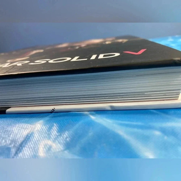 The Art of Metal Gear Solid V - Dark Horse - Hardcover- Rare - Picture 8 of 16